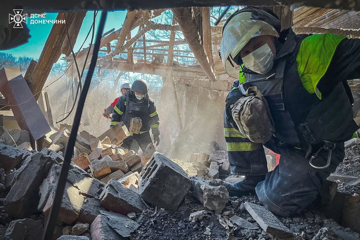 rescuers working at the site of a missile attack in Mykolaivka, Donetsk