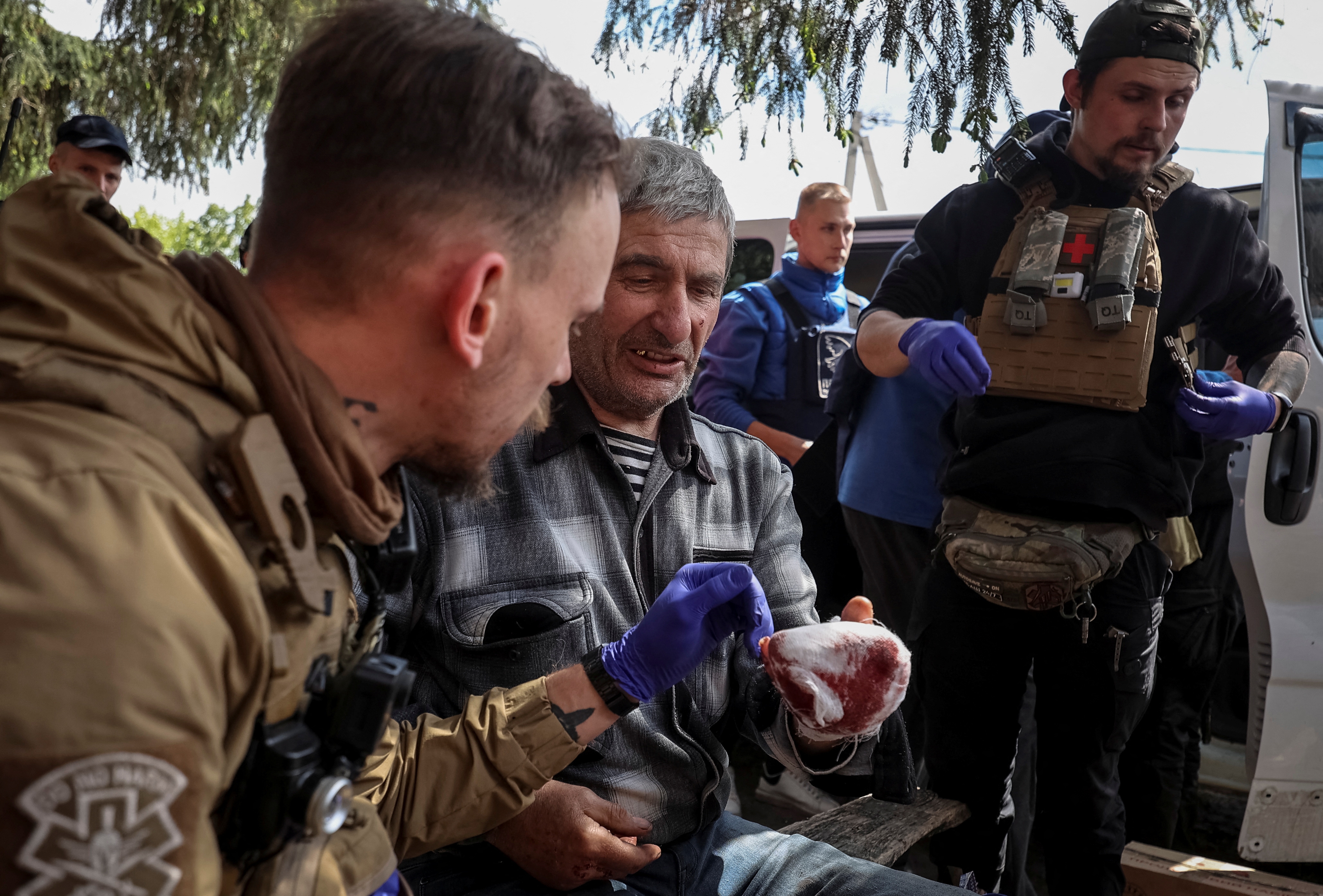 Military paramedics treat a wounded resident during an evacuation due to Russian shelling in the town of Vovchansk in Ukraine&#039;s Kharkiv region [Vyacheslav Madiyevskyy/Reuters]